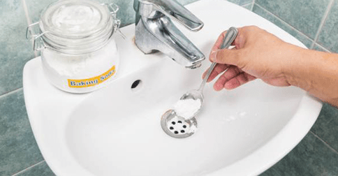 Cách thông tắc bồn rửa mặt bằng baking soda