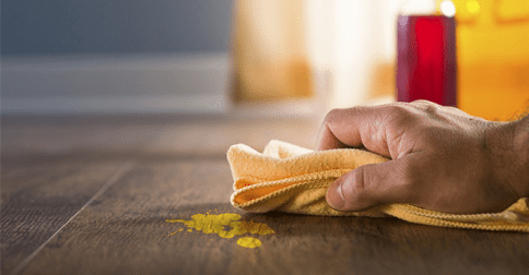 Bật mí cách tẩy vết sơn dính trên sàn nhà siêu dễ