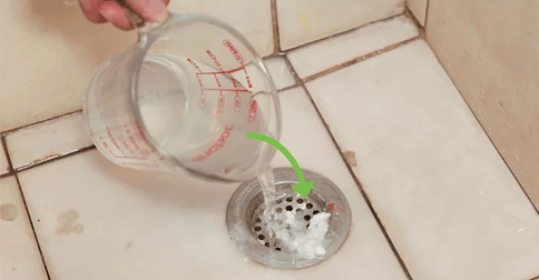 Tự chế nước thông cống đơn giản ngay tại nhà